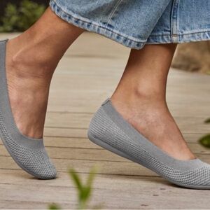 allbirds Women's Light Gray Knit Slip-On Flats